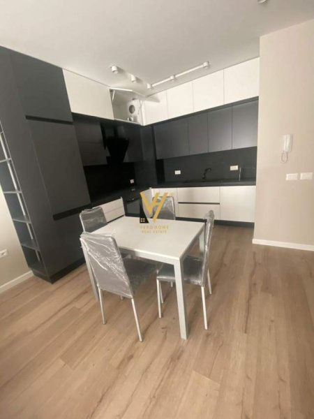 Tirane, jepet me qera apartament 2+1 Kati 4, 120 m² 1.250 Euro (KOMPLEKSI OLIMPIK)