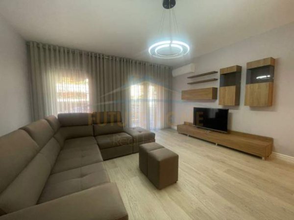 Tirane, jepet me qera apartament 2+1 Kati 4, 119 m² 1.100 Euro (Kompleksi Delijorgji)