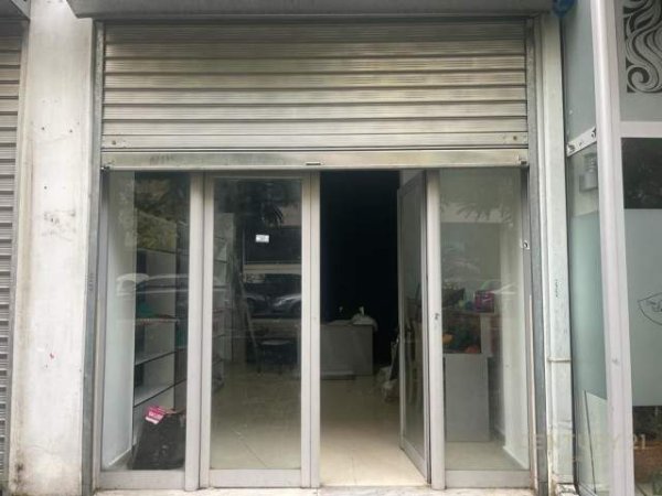 Tirane, shitet dyqan Kati 0, 40 m² 52.000 Euro (Yzberish)