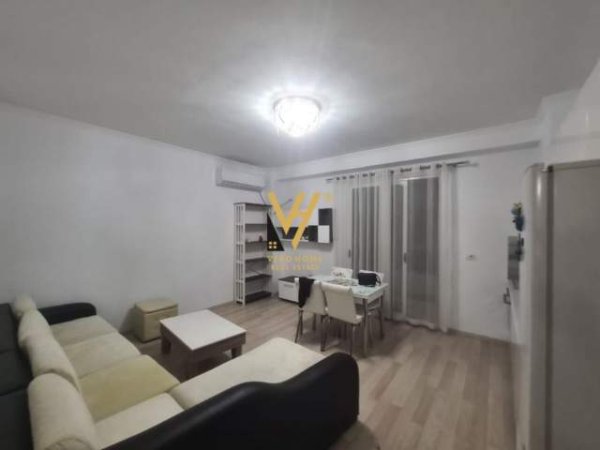 Tirane, jepet me qera apartament 1+1 Kati 2, 90 m² 450 Euro (SELITE)