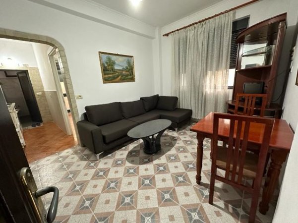 Tirane, jepet me qera apartament 1+1+BLK Kati 1, 60 m² 400 Euro (GJon Mili) +