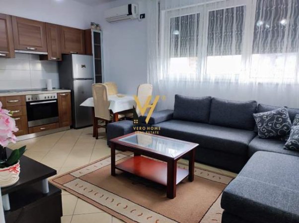 Tirane, jepet me qera apartament 1+1 Kati 5, 65 m² 420 Euro (XHAMLLIKU)