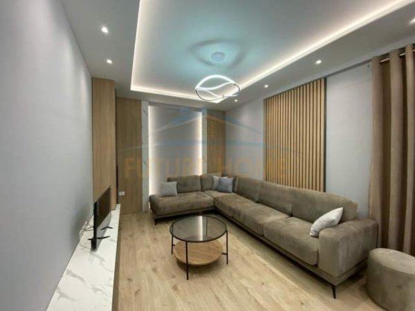 Tirane, jepet me qera apartament 2+1 Kati 4, 106 m² 1.100 Euro (Rruga e Barrikadave)