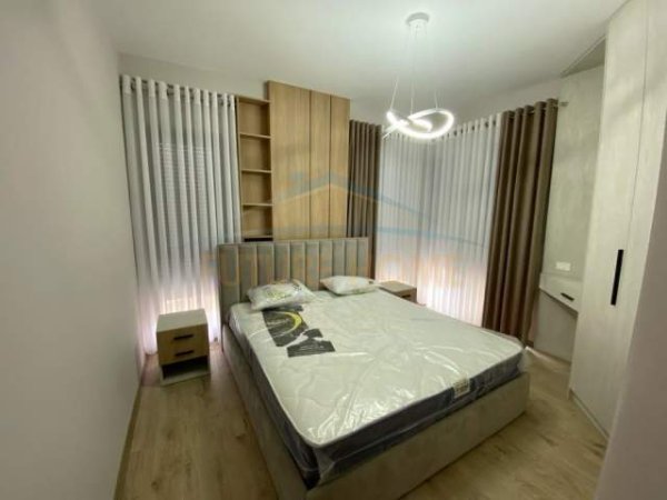 Tirane, jepet me qera apartament 2+1+BLK Kati 7, 1.100 Euro (Rruga e Barrikadave)