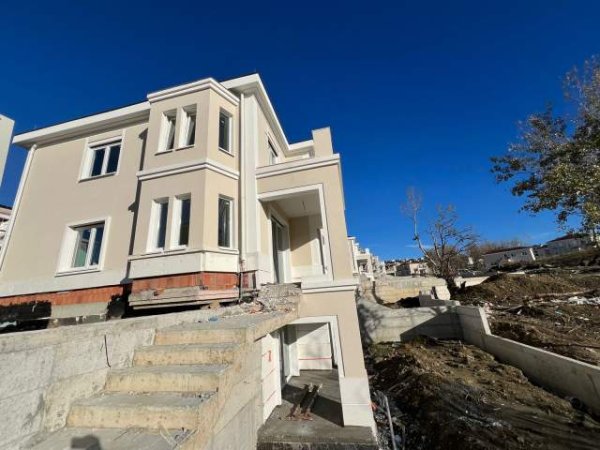 Tirane, shitet Vile 352 m² 850.000 Euro (COLINA VERDE 2)