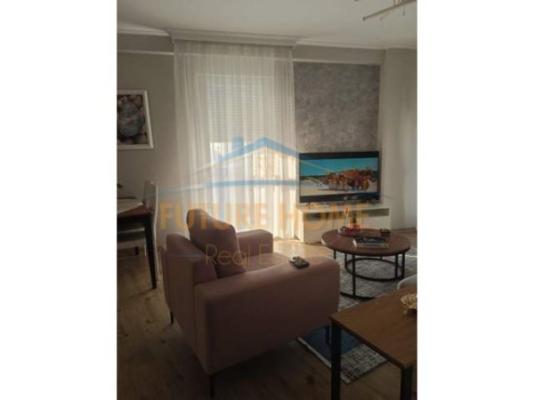 Tirane, jap me qera apartament 2+1+BLK Kati 7, 86 m² 700 Euro (Kompleksi Kontakt)
