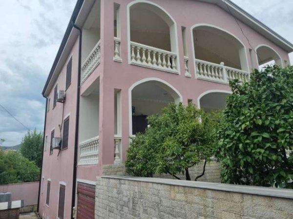 Tirane, shitet shtepi 3+1 Kati 0, 500 m² 450.000 Euro (Prane Pallatit te Brigadave)