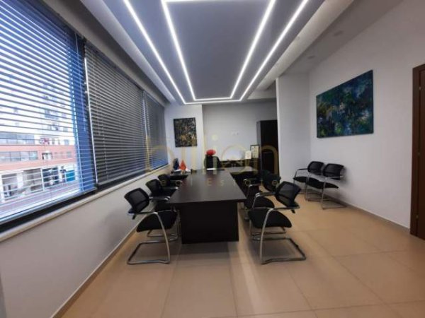 Tirane, shitet ambjent biznesi 450 m² 1 Euro (Rruga e Dibres)