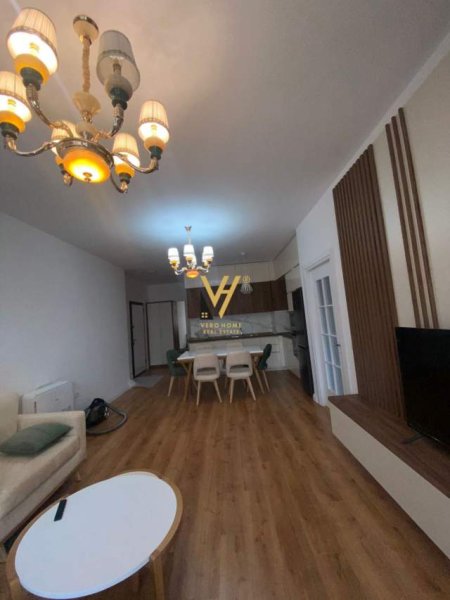 Tirane, jepet me qera apartament 2+1 Kati 5, 115 m² 1.200 Euro (KOMUNA E PARISIT)