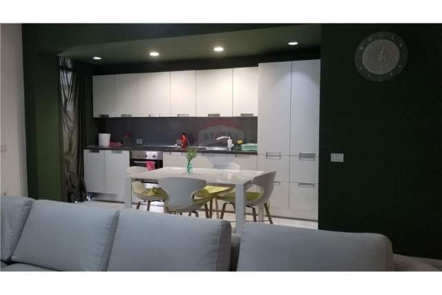 Tirane, shitet apartament 2+1+A+BLK Kati 9, 147 m² 750 Euro (Bulevardi Zogu Pare)