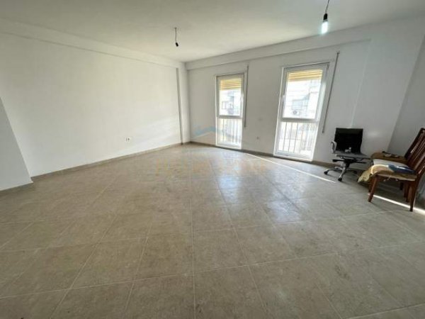 Tirane, shitet apartament 2+1+BLK Kati 3, 175.000 Euro (Selite)