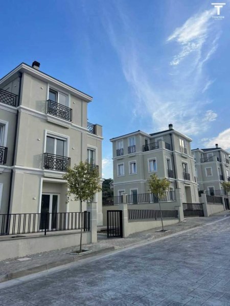 Tirane, shitet Vile 3 Katshe 234 m² 480.000 Euro ("VILA LULE")