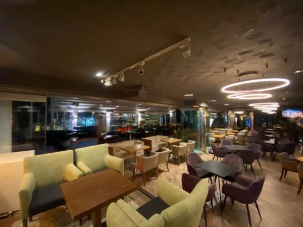 Tirane, jepet me qera bar-resorant Kati 3, 418 m² 5000 Euro