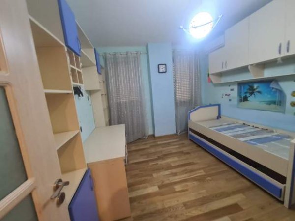 Tirane, shitet apartament 3+1+BLK Kati 2, 133 m² 195.000 Euro (Liqeni i Thate)