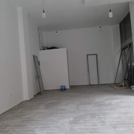 Tirane, shitet dyqan Kati 0, 52 m² 35.002 Euro (Yzberisht)
