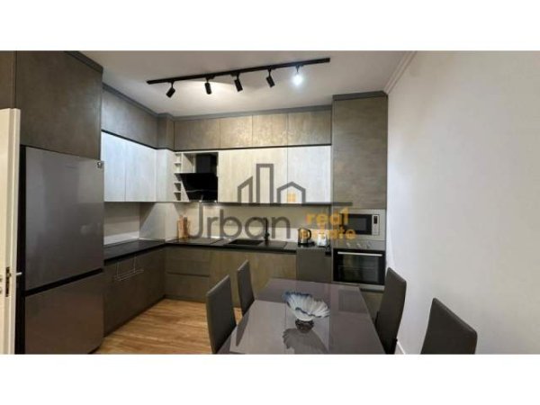 Tirane, jap me qera apartament 2+1+BLK Kati 8, 100 m² 950 Euro (Pazari i Ri)
