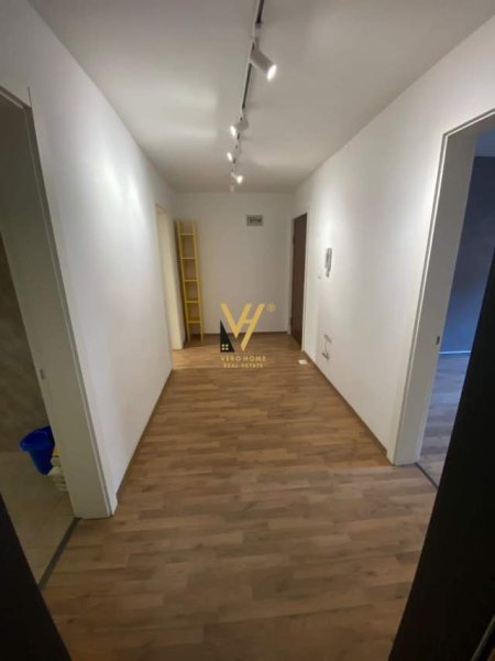 Tirane, jepet me qera zyre Kati 1, 120 m² 800 Euro (BLLOKU)