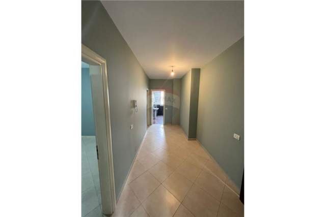 Tirane, jepet me qera apartament 2+1 Kati 8, 65 m² 250 Euro