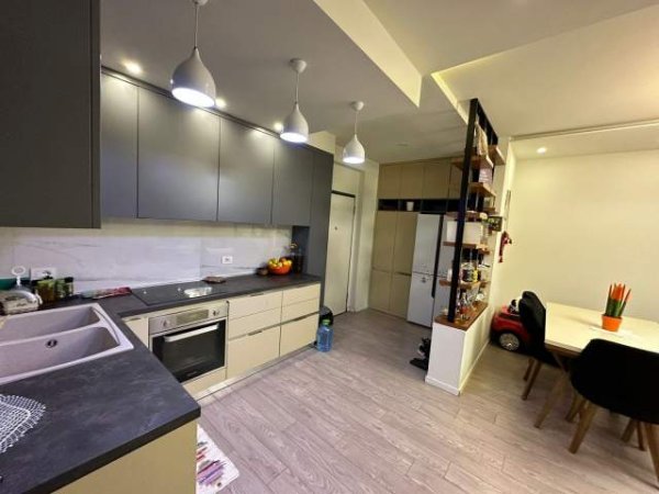 Tirane, jepet me qera apartament Kati 6, 100 m² 500 Euro (5 Maj)