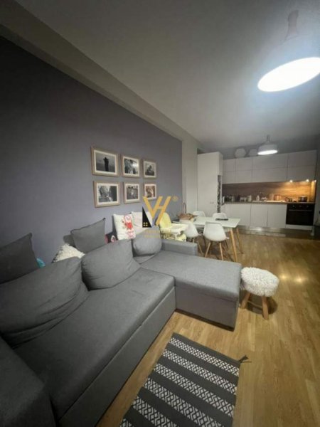 Tirane, jepet me qera apartament 1+1 Kati 3, 65 m² 350 Euro (FRESKU)