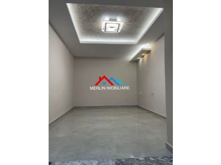 Tirane, shitet ambjent biznesi Kati 0, 65 m² 110.000 Euro (Ali Demi)
