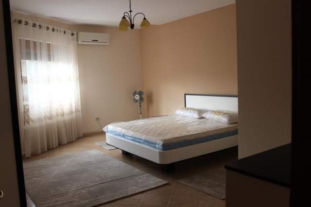 Tirane, jepet me qera apartament 2+1 Kati 2, 130 m² 600 Euro (Shkolla e Baletit)