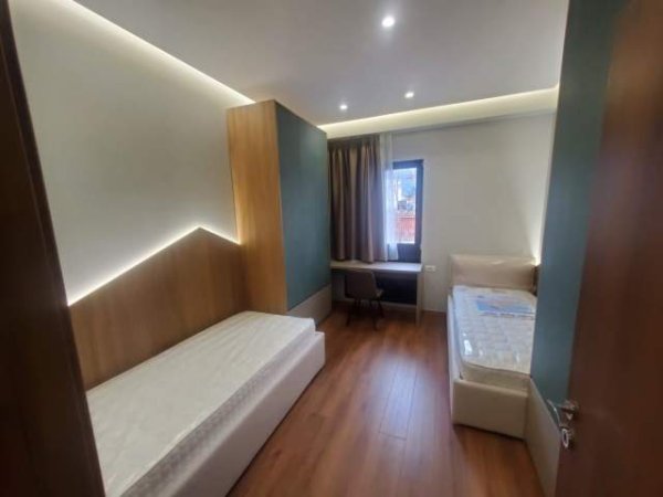 Tirane, jepet me qera apartament Kati 3, 97 m² 800 Euro (Farmacia 10)