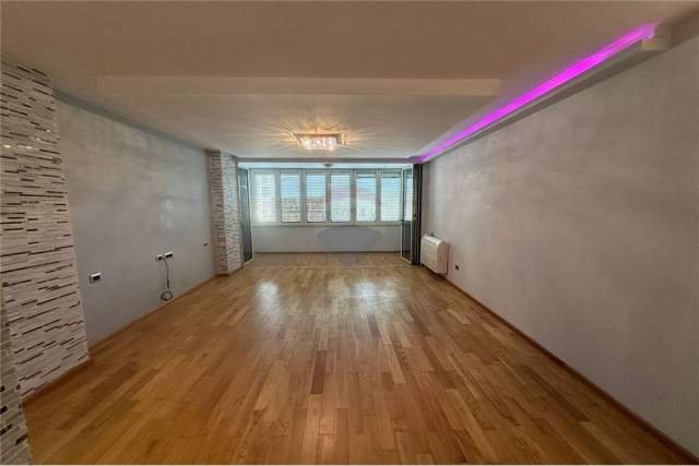 Tirane, shitet apartament 3+1+A 133 m² 200.000 Euro