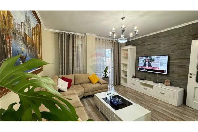 Tirane, shitet apartament 1+1+A+BLK 90 m² 165.000 Euro