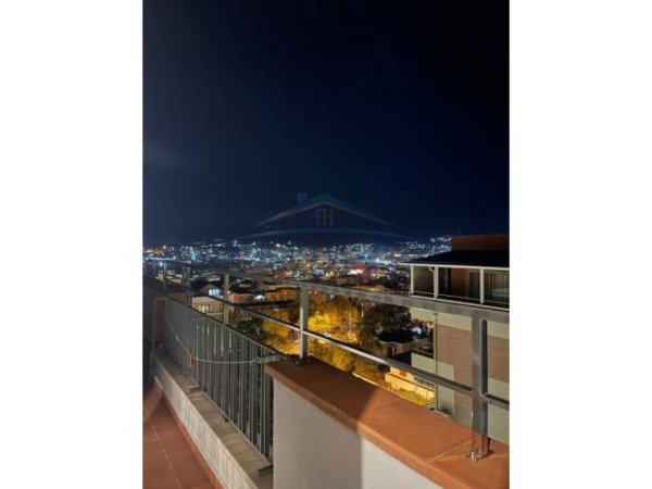 Tirane, jepet me qera apartament 2+1+BLK Kati 7, 100 m² 500 Euro (Kinostudio)