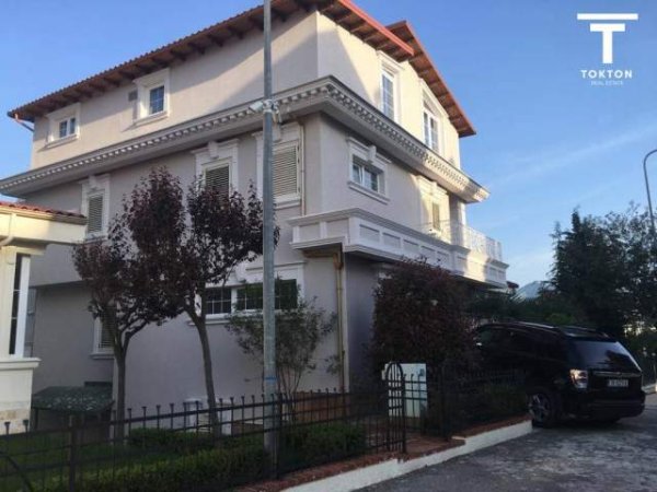 Tirane, shitet Vile 3 Katshe 668 m² 900.000 Euro (Akacia Hills)