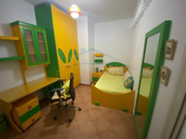 Tirane, jepet me qera apartament 3+1 Kati 2, 110 m² 600 Euro (21 DHJETORI)