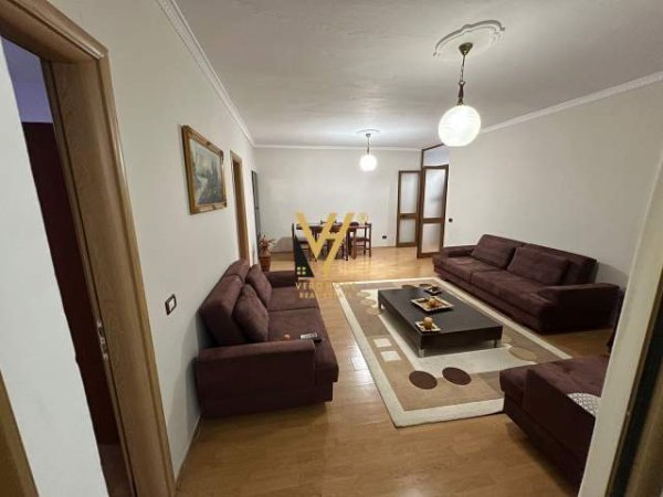 Tirane, jepet me qera apartament 2+1 Kati 3, 85 m² 650 Euro (KOMUNA E PARISIT)