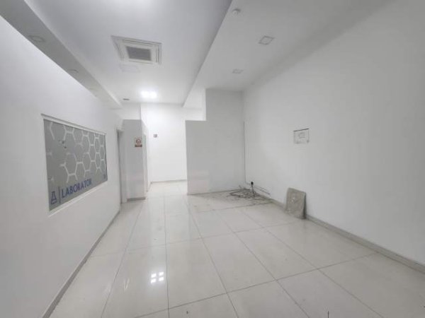 Tirane, jepet me qera dyqan Kati 0, 72 m² 500 Euro (Shkolla Ismail Qemali)