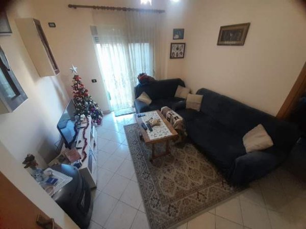Tirane, shitet apartament 2+1 Kati 2, 120.000 Euro (Xhamllik)