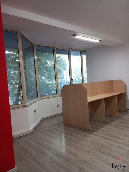 Tirane, jepet me qera ambjent biznesi Kati 1, 110 m² 1.100 Euro (rr. sami frasheri)