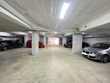Tirane, jepet me qera garazh Kati -1, 800 m² 1.500 Euro (MISTO MAME)