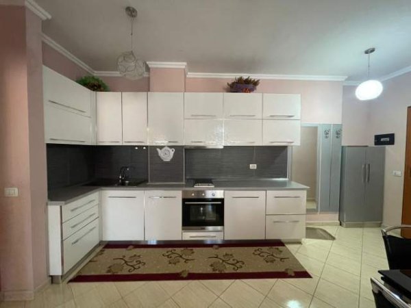 Tirane, jepet me qera apartament 1+1+BLK Kati 6, 62 m² 600 Euro (Islam Alla)