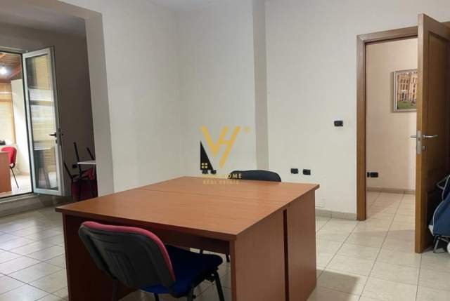 Tirane, jepet me qera zyre Kati 0, 200 m² 800 Euro (DON BOSKO)