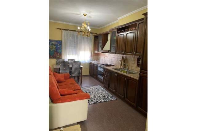 Tirane, jepet me qera apartament 2+1 Kati 4, 74 m² 500 Euro