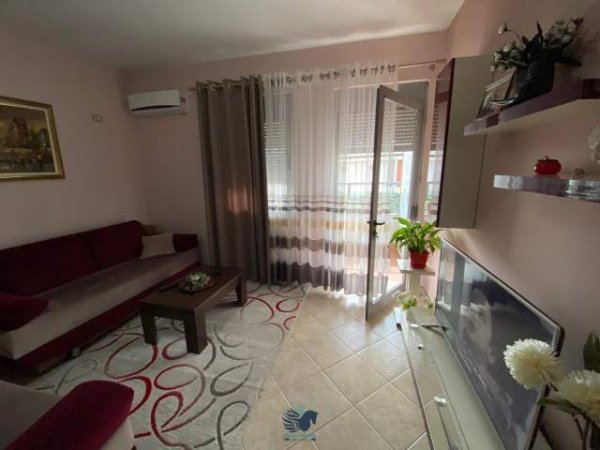 Tirane, jepet me qera apartament Kati 6, 76 m² 500 Euro