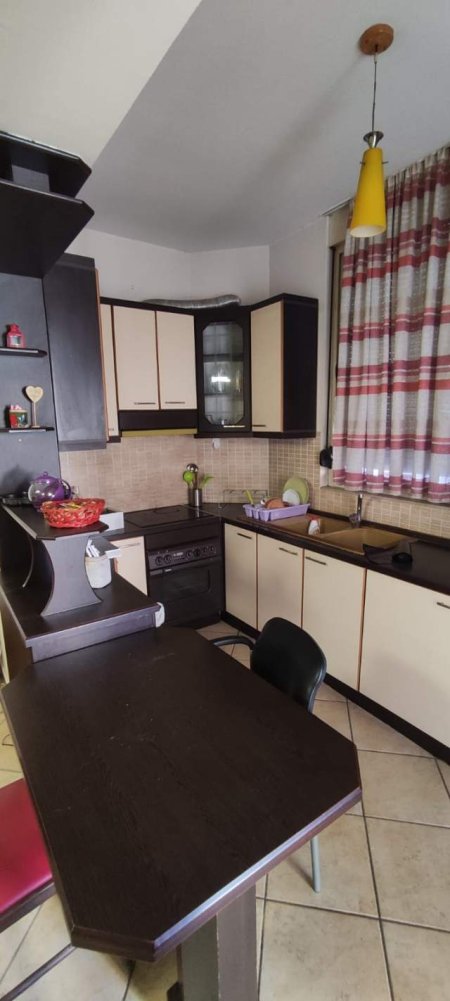 Tirane, jepet me qera apartament 2+1 Kati 3, 110 m² 500 Euro (21 Dhjetori)