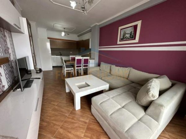 Tirane, shitet apartament 2+1+BLK Kati 8, 100 m² 126.000 Euro (Unaza e Re)
