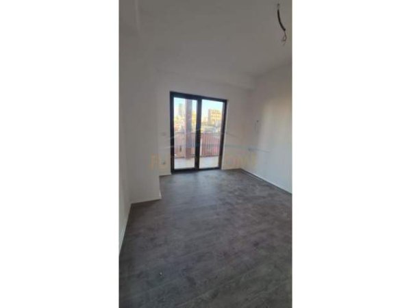 Tirane, jepet me qera apartament 2+1+BLK Kati 1, 103 m² 800 Euro (Rruga e Kavajes)