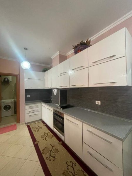 Tirane, jepet me qera apartament 1+1+BLK Kati 7, 62 m² 600 Euro (Rruga e Kavajes)