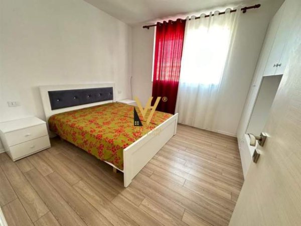 Tirane, jepet me qera apartament 2+1 Kati 5, 90 m² 500 Euro (RRUGA 5 MAJI)