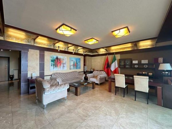 Tirane, jepet me qera apartament 3+1 Kati 9, 216 m² 2.000 Euro (Rruga e Elbasanit)