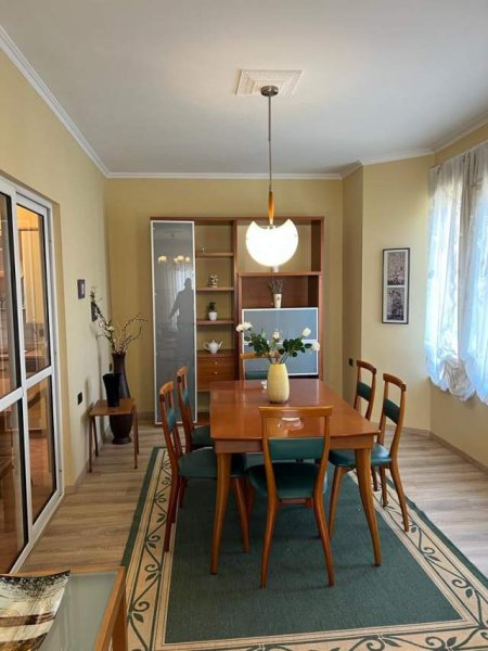 Tirane, jepet me qera apartament Kati 2, 105 m² 500 Euro (Rruga e Barrikadave)