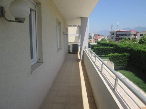 Tirane, jepet me qera apartament 2+1+BLK Kati 2, 131 m² 850 Euro