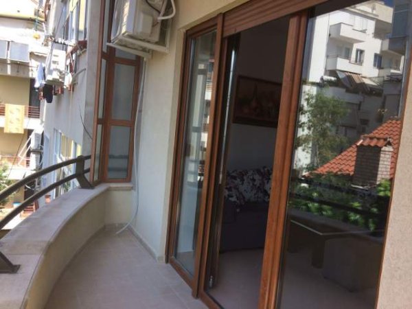 Tirane, jepet me qera apartament 1+1+BLK 400 Euro (KODRA E DIELLIT)